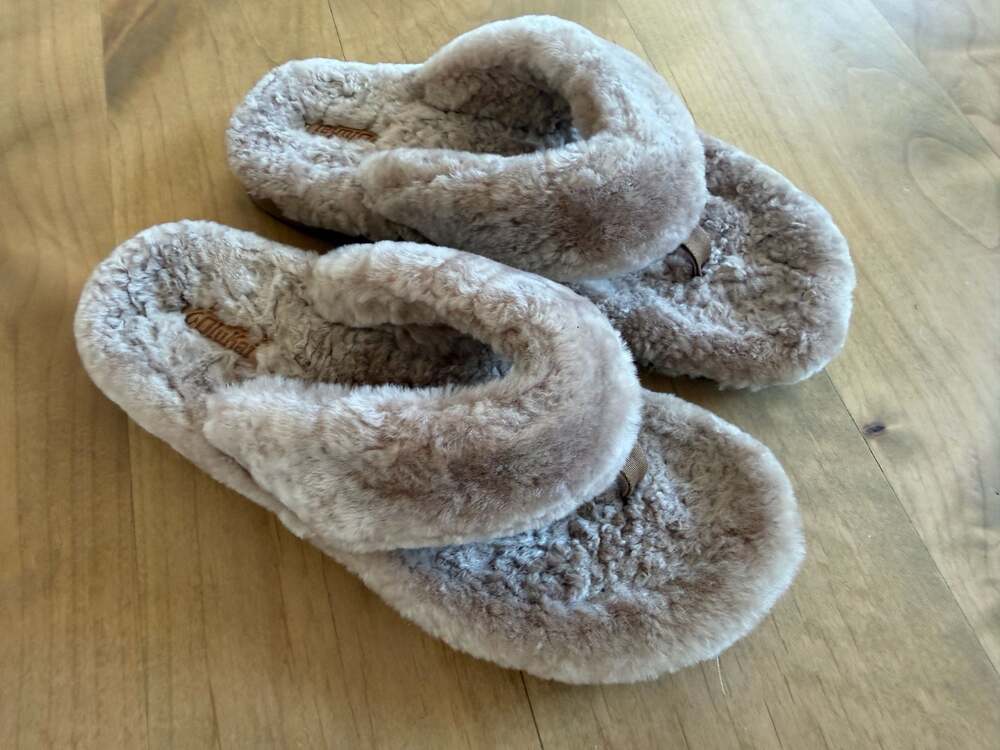 OluKai Kipe'a Heu Women's Shearling Flip Flop Slippers Size US 9 - Picture 6 of 7